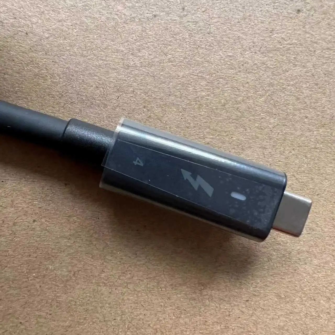 Nowy kabel USB Type-C do stacj – Docking Station Thunderbolt 4 recenzja i cena