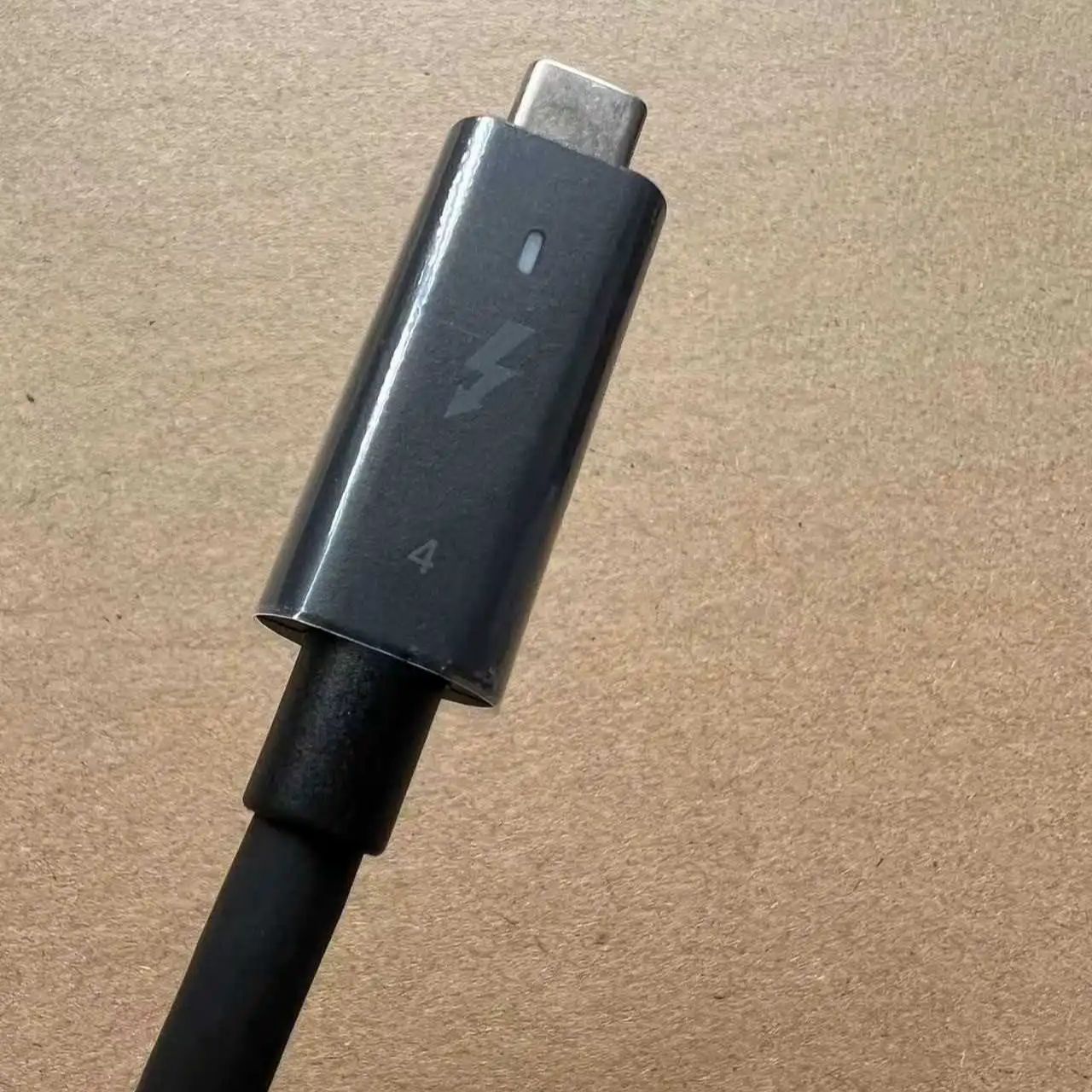 Nowy kabel USB Type-C do stacj – Docking Station Thunderbolt 4 recenzja i cena